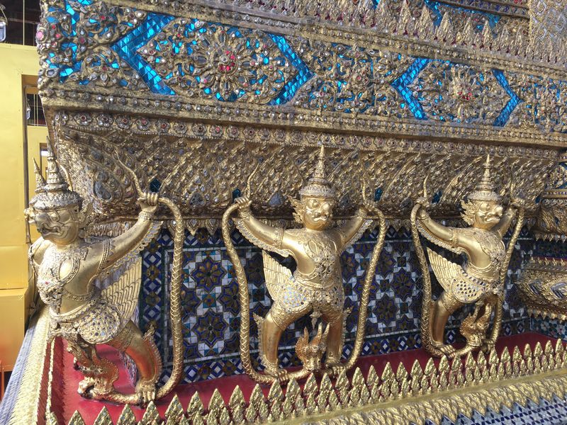 タイ バンコク ワット・プラケオ 本堂 ガルーダ 装飾