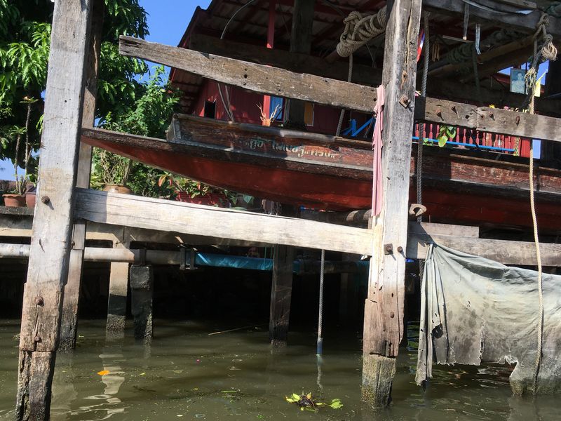 タイ ダムヌン・サドゥアック水上マーケット エンジンボート 川 運河 水路