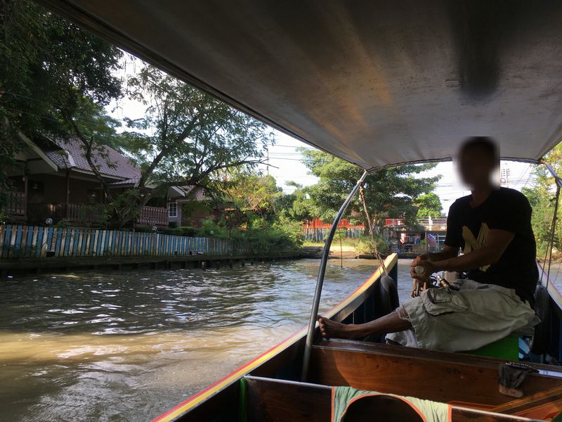 タイ 水上マーケット エンジンボート 川 運河 水路