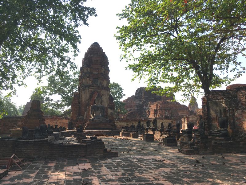 タイ アユタヤ遺跡 ワット・マハタート 仏像 クメール様式 仏塔